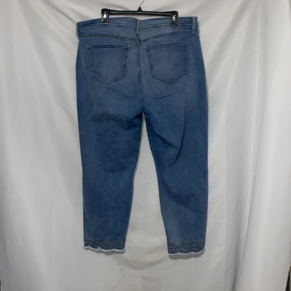 NYDJ CLARISSA ANKLE Blue Cropped Jeans with EMBROIDERED Detail RAW HEM  SIZE 18W - Picture 8 of 10